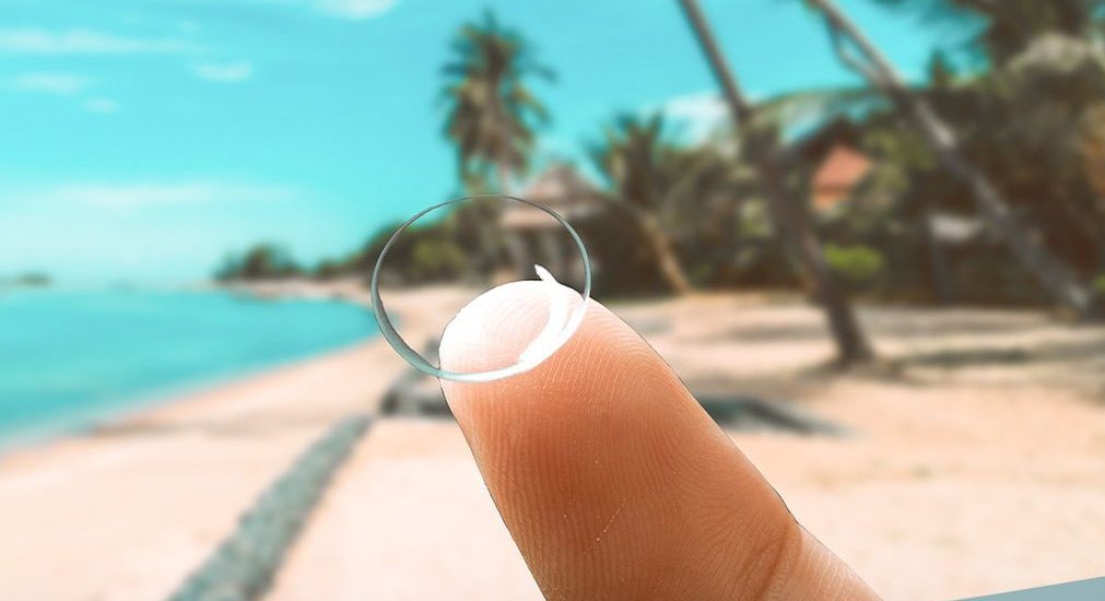 lentes de contato na praia